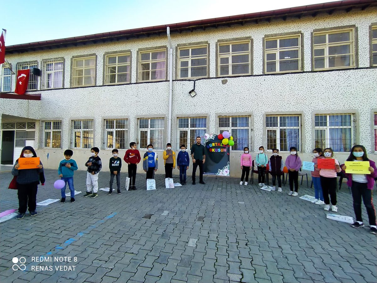 nesattanyeri's tweet photo. 15. sini gerçekleştirdiğimiz #kurtalanokuyor projesinin önümüzdeki süreçte daha geniş katılımlı olması ve okuyan bir gençlik hayalimizi gerçekleştirmek için var gücümüzle çalışacağız. 
@KurtalanMem 
@KrtlnKymkmlk 
@Kurtalanokusun 
@nesattanyeri https://t.co/X9n8p78LLZ