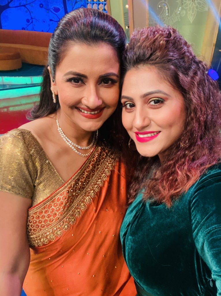 iamTrissha's tweet photo. With my favourite person ♥️ @rachnabanerjee  #didino1 #guestsinger #trisshachatterjee #artistsoninstagram # https://t.co/ntOuQ3Xir7