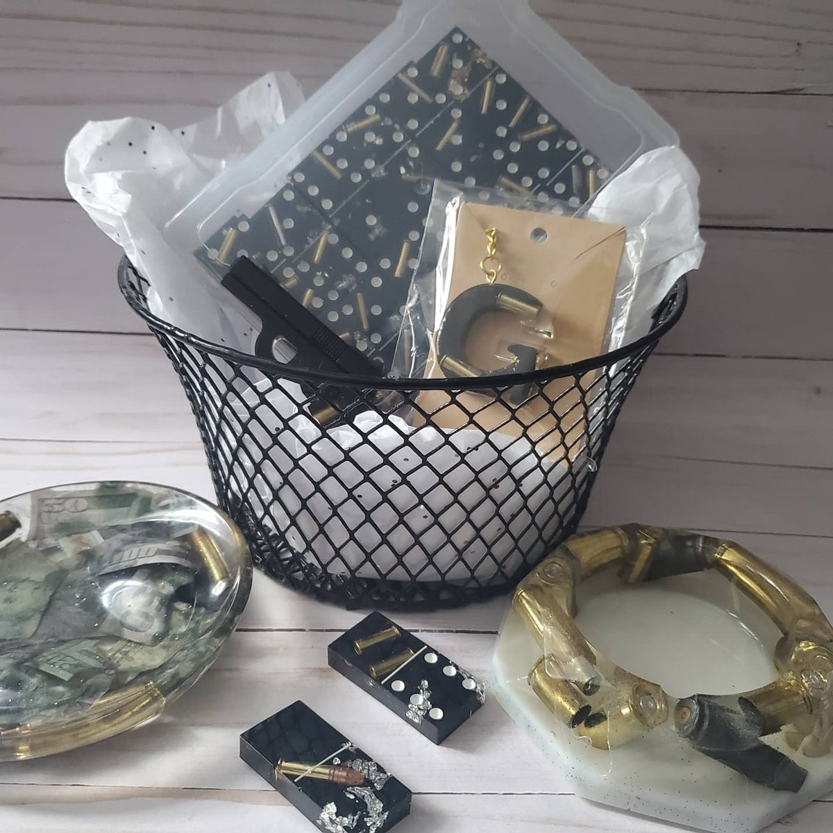 ResinRezn's tweet photo. @_macey23 Hello, I'm Niki. I make custom resin crafts. Photo keychains, ashtrays,  Dominoes &amp; more. Check out my shop 
https://t.co/p692MKEC2Z https://t.co/NxVwsIRVA1