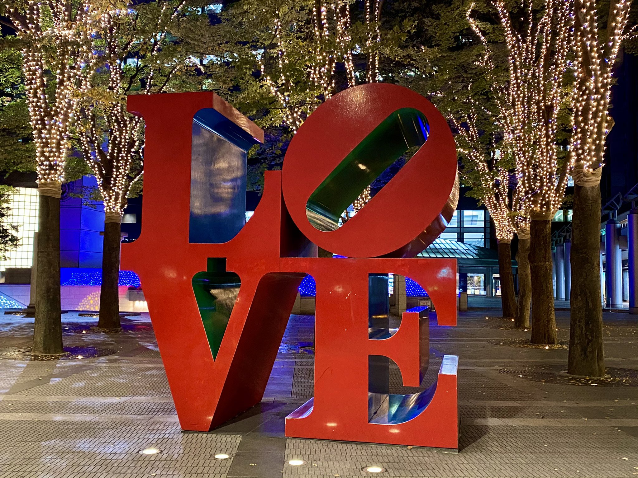 北浜純 夜の西新宿 西新宿 新宿アイランドタワー Loveオブジェ 新宿警察署裏交差点