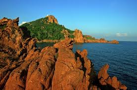 L'#Esterel : Une symphonie de couleurs sur l'azur.. 💙🧡💛

📷 <a href="/FabianFrydman/">Fabian Frydman</a> #CotedAzurFrance #FenetreSurLaCotedAzur #ConfinementActe2 #MagnifiqueFrance <a href="/EsterelCoteAzur/">Estérel Côte d'Azur</a>