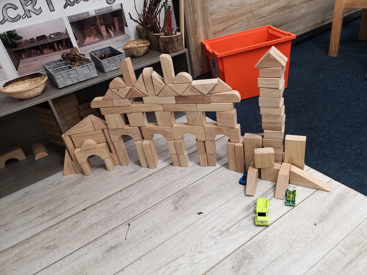 UskPrimary's tweet photo. In Elm, pictures of buildings from around the world appeared in our Block Play area for us to try and recreate. We've been so curious that we've been exploring Atlases to find out where these buildings are located across the world! #collaboration #curiosity #REAL https://t.co/RSnxNYy361