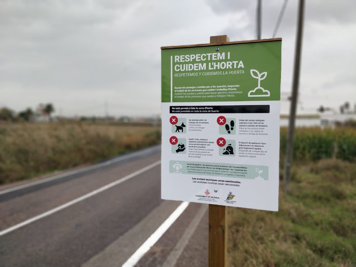 🌱 Comencem una campanya de conscienciació per a cuidar i respectar l'#horta de #València, tant els camps com l’activitat agrària 👩🏻‍🌾, amb la instal·lació de 110 cartells informatius al costat de molts dels espais agraris que hi ha a la nostra ciutat 🍅.
ℹ️ bit.ly/3m4g96p