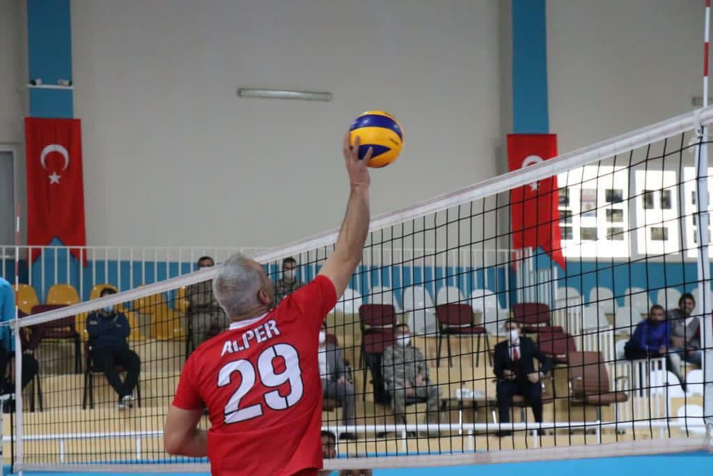 T.C. Millî Savunma Bakanlığı on Twitter: "Rasulayn'da kıran kırana Voleybol maçı! Terör örgütü PKK/YPG'den temizlediğimiz Barış Pınarı bölgesinde artık terör baskısından uzak bir yaşam sürülüyor. Spor aktivitelerinin yapıldığı bölgede Komandolarımız ...