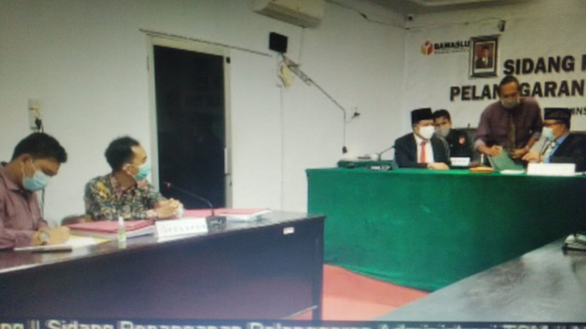 BAWASLU Kabulkan Laporan Tim Cabup Rejang Lebong Susilawati – Riswan kabarrafflesia.com/2020/11/bawasl…