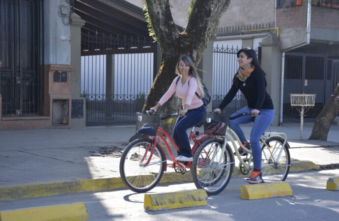 Durante este año se incrementó, según las estadísticas, la utilización de la bicicleta y la posicionaron como uno de los medios de transportes favoritos de la comunidad. #alquiler #bicicletas #ciudaddellimón #TafiViejo https://t.co/yXZ4h8rhOx https://t.co/pWV2DniyfF