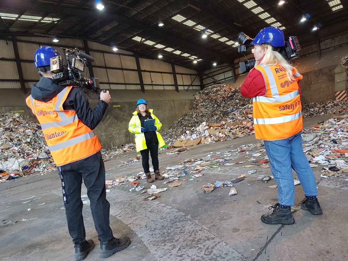 suezUK's tweet photo. We had a great time filming with Blue Peter today at our Materials Recycling Facility in Manchester – check out the program which will air on Thursday 03 December at 5.30pm on @cbbc https://t.co/wdILT85Q0N