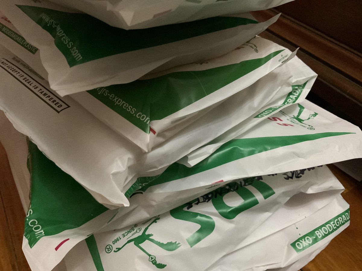 SnowySelling's tweet photo. #SnowyUpdates
Just finished packing for tomorrow’s shipment ❤️ https://t.co/pFCCOekGpY