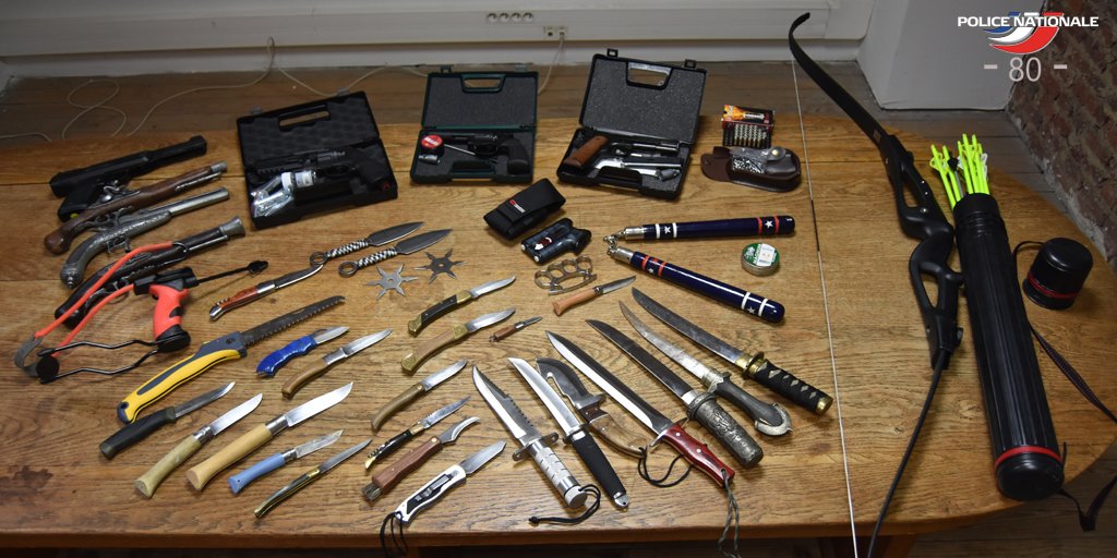 PoliceNat80's tweet photo. [Un mari violent et armé]
Un mari violent âgé de 44 ans a été interpellé hier pour #ViolencesConjugales par les #policiers d'@Abbeville_Somme. Lors de la #perquisition domiciliaire effectuée  systématiquement pour ce type de délit,  il a été saisi 39 #armes . https://t.co/vffLOBhKVR