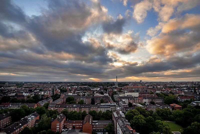stadt_kiel's tweet photo. Luftqualität in #Kiel 2020 deutlich besser als in den Vorjahren:
Der Monatsmittelwert der Stickstoffdioxidbelastung im Messbereich Theodor-Heuss-Ring lag bei 19,8 Mikrogramm pro Kubikmeter Luft – eine deutliche Verbesserung zum Oktober 2019 (45,5 µg/m³)▶️ https://t.co/ncJmM1dcnI https://t.co/ho5KbpkgSZ