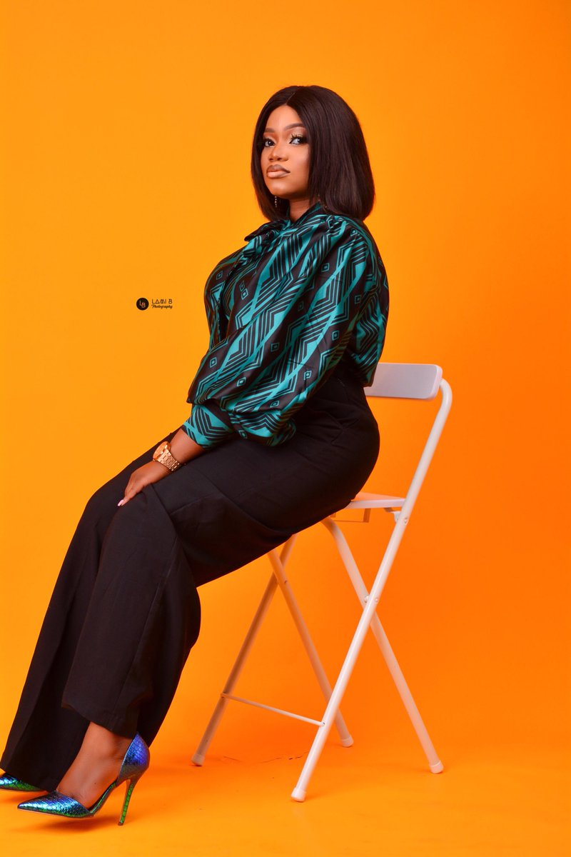 lami_b_'s tweet photo. Confidence is beautiful and bold!... Dropping these portraits to bless your day 📸📸 #kiddricathebrand #Thanksgiving https://t.co/DoJ8Q0TewB
