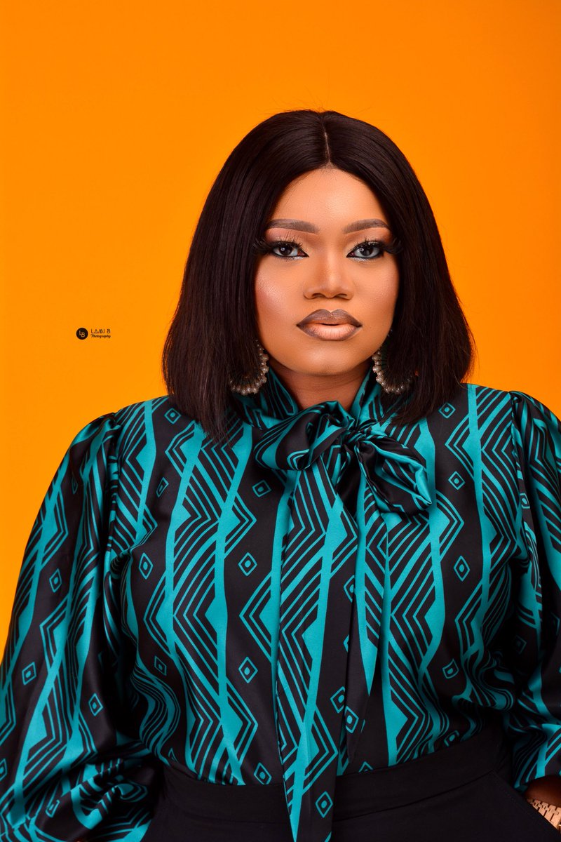 lami_b_'s tweet photo. Confidence is beautiful and bold!... Dropping these portraits to bless your day 📸📸 #kiddricathebrand #Thanksgiving https://t.co/DoJ8Q0TewB