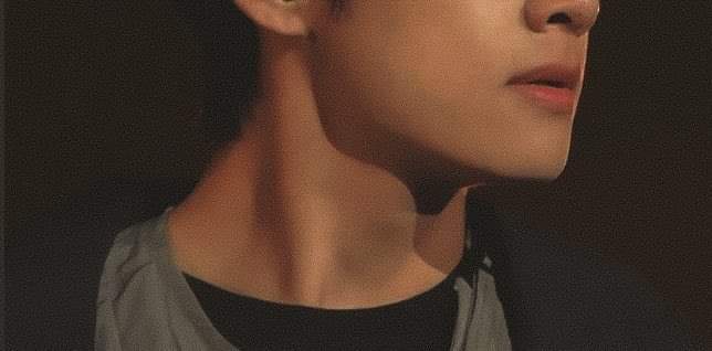 hot and sexy? KIM TAEHYUNG.