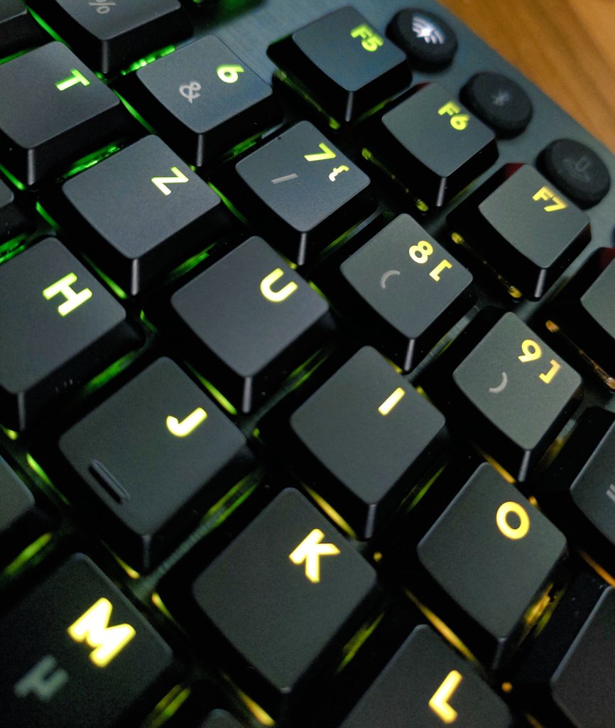 Fragstube's tweet photo. Hab da etwas neues ausgepackt.
Naaaa... Wer erkennt sie? 😉
#keyboard #Hardwarestube https://t.co/UrWFkfWPTN