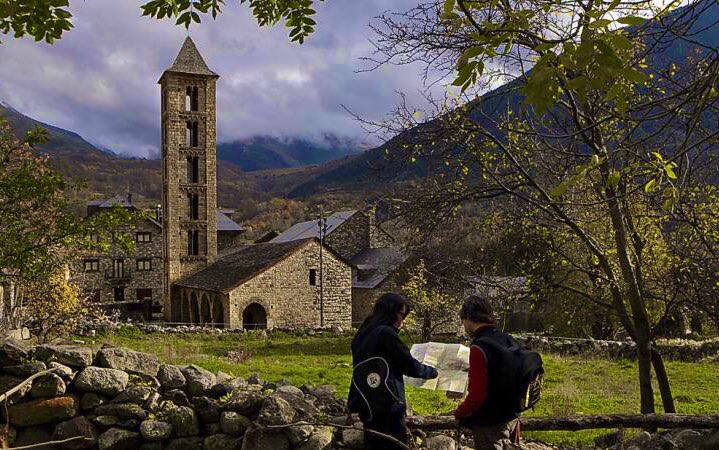patrimonigencat's tweet photo. Aquest cap de setmana apunta’t a la celebració dels 20 anys de #PatrimoniMundial del conjunt romànic de la #ValldeBoí. ⛪️ De dissabte a dilluns, visita les esglésies de franc i gaudeix del paisatge rural.
👉🏼 https://t.co/KYDTScEHil
#romanicvalldeboi
#20anysdepatrimonimundial https://t.co/vR748vFc9V