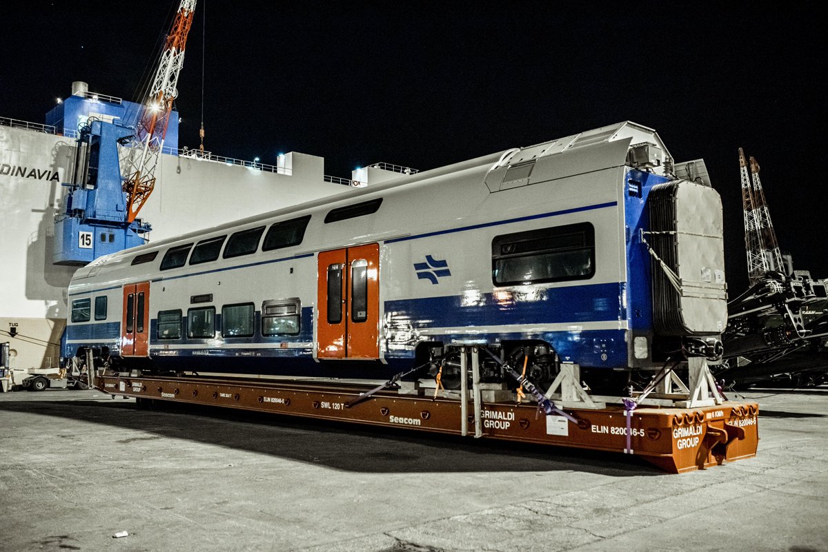 SiemensMobility's tweet photo. The first of the 60 Desiro HC #train sets for @israelrailways arrived in Israel and were unloaded at the port of Ashdod 🎉. A new era for Israel Railways and its passengers begins, #movingbeyond! More: https://t.co/4q8DF2f72d #passengerexperience https://t.co/3ZoEqJu8qx