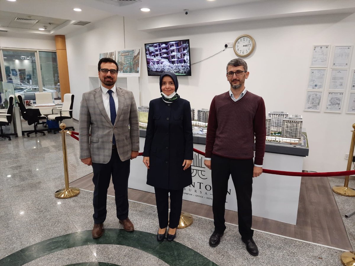 Büyükelçimiz Sayın <a href="/ayshehilal/">Dr.AyşeHilal SayanKoytak ‎عائشة هلال صايان كويتاك</a> Sayan Koytak Büyükelçiliğimiz Ticaret Müşaviri Atilla Uğur Başbuğ ile Bursa merkezli Atış Yapı firmasının Kuveyt ofisini ziyaret etmiştir.

قامت سعادة السفيرة <a href="/ayshehilal/">Dr.AyşeHilal SayanKoytak ‎عائشة هلال صايان كويتاك</a> مع المستشار التجاري السيد اتيلا باشبوغ بزيارة مقر شركة “Atış Yapı” في الكويت