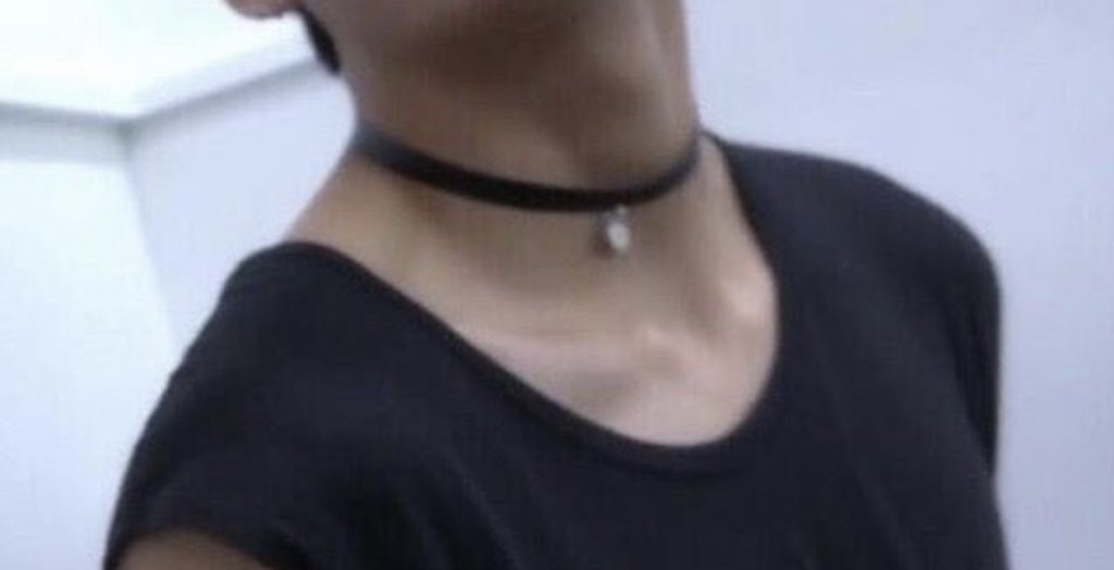 OHGOD THAT COLLARBONE.