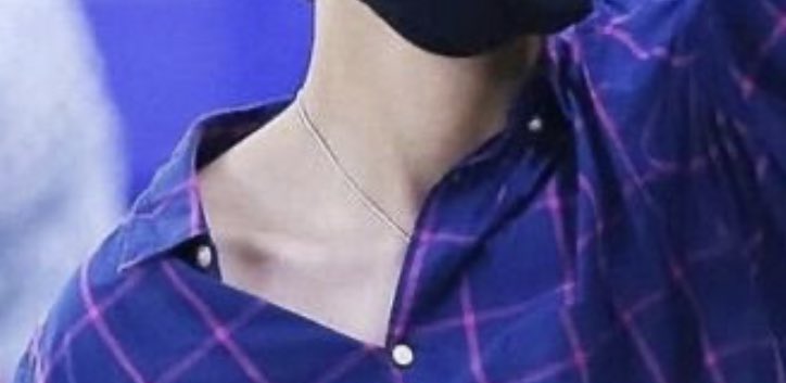 OHGOD THAT COLLARBONE.