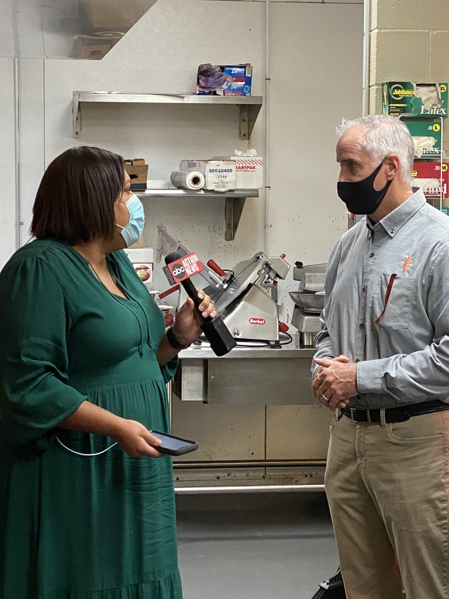 ShannonOliviero's tweet photo. Open 365 days a year, because hunger doesn’t take a holiday... @FeedingTampaBay’s #TrinityCafe will serve 600+ a traditional #Thanksgiving meals today for those who are in need @MantzThomas @LarissaWFTS @abcactionnews https://t.co/CXg4oaZxdZ