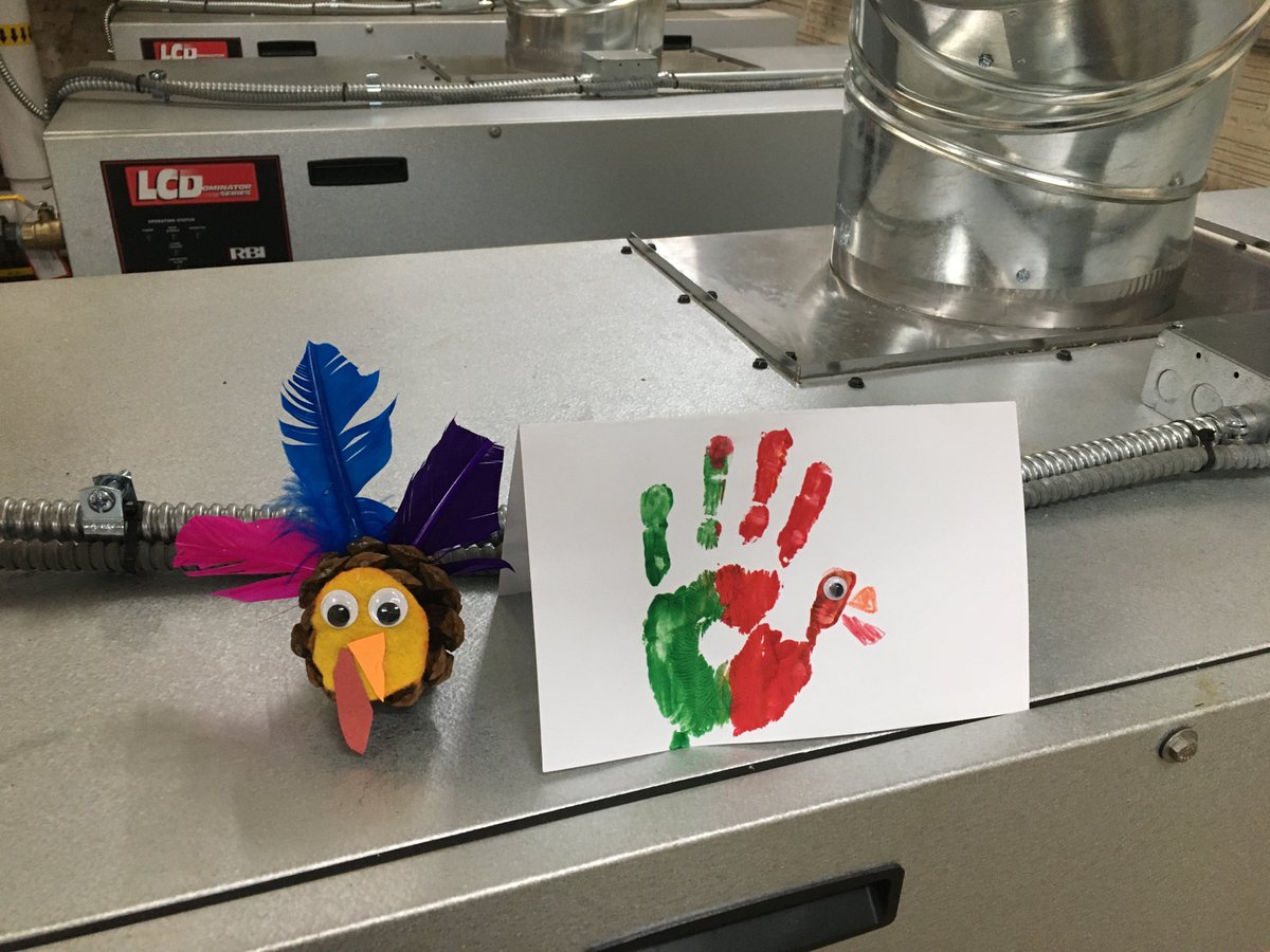 Our Kindergarten students decided to let Lowell's facilities crew know just how thankful they are for all the hard work that has gone into making this school year possible. 💚 

#thankyou #thankful #wecouldntdoitwithoutyou #kindergarten #teachers #thanksgiving