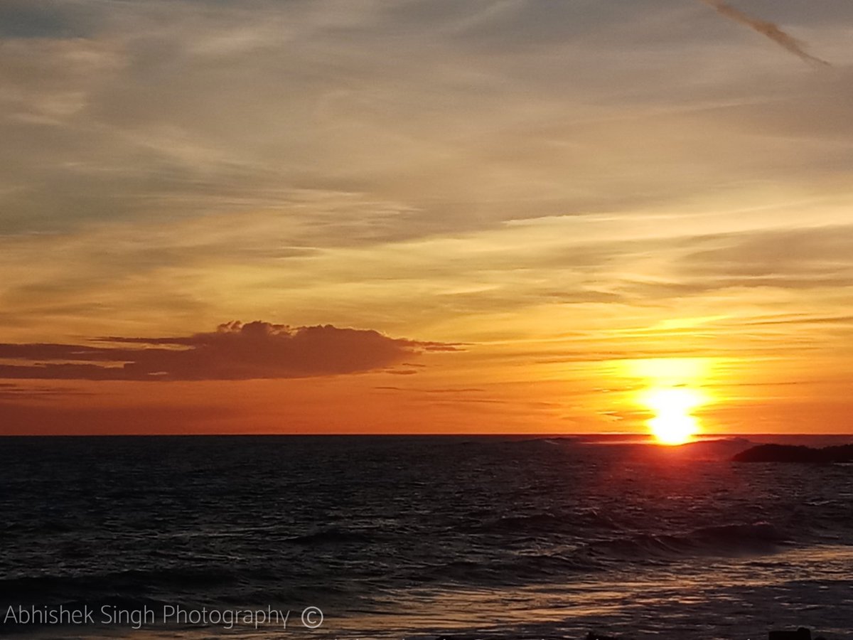 i_abhisheks's tweet photo. #Sunset at southermost tip of India #Kanyakumari in 2017.
@Piclogy @StormHour @ThePhotoHour @WNpix @incredibleindia
#EyeAbhishekPhotography #DukeClicks #IncredibleIndia #ThePhotoHour #photography #naturephotography #naturelovers #Indianocean #kerela #travelphotography https://t.co/KbGFTLMywh