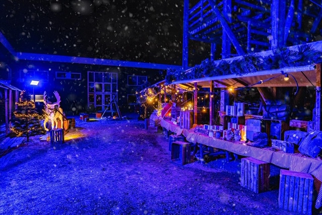 Het jaar op een feestelijke en toch veilige wijze met medewerkers en/of relaties afsluiten? In samenwerking met Kerstgroet.online organiseren wij op de werf van Batavialand de Kerstmis Drive Thru! 0320-225900 reserveringen@batavialand.nl.