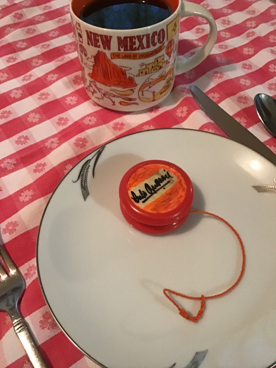StringslingerNM's tweet photo. Thanksgiving throw of the day signed by Woodstock singer Arlo Guthrie who recently retired this year - started the day listening to Alice’s Restaurant #yoyo #yoinpeace #arloguthrie #alicesrestaurant #yoyolife #todaysthrow #fixedaxle #throwoftheday https://t.co/qg5UEbqIHh