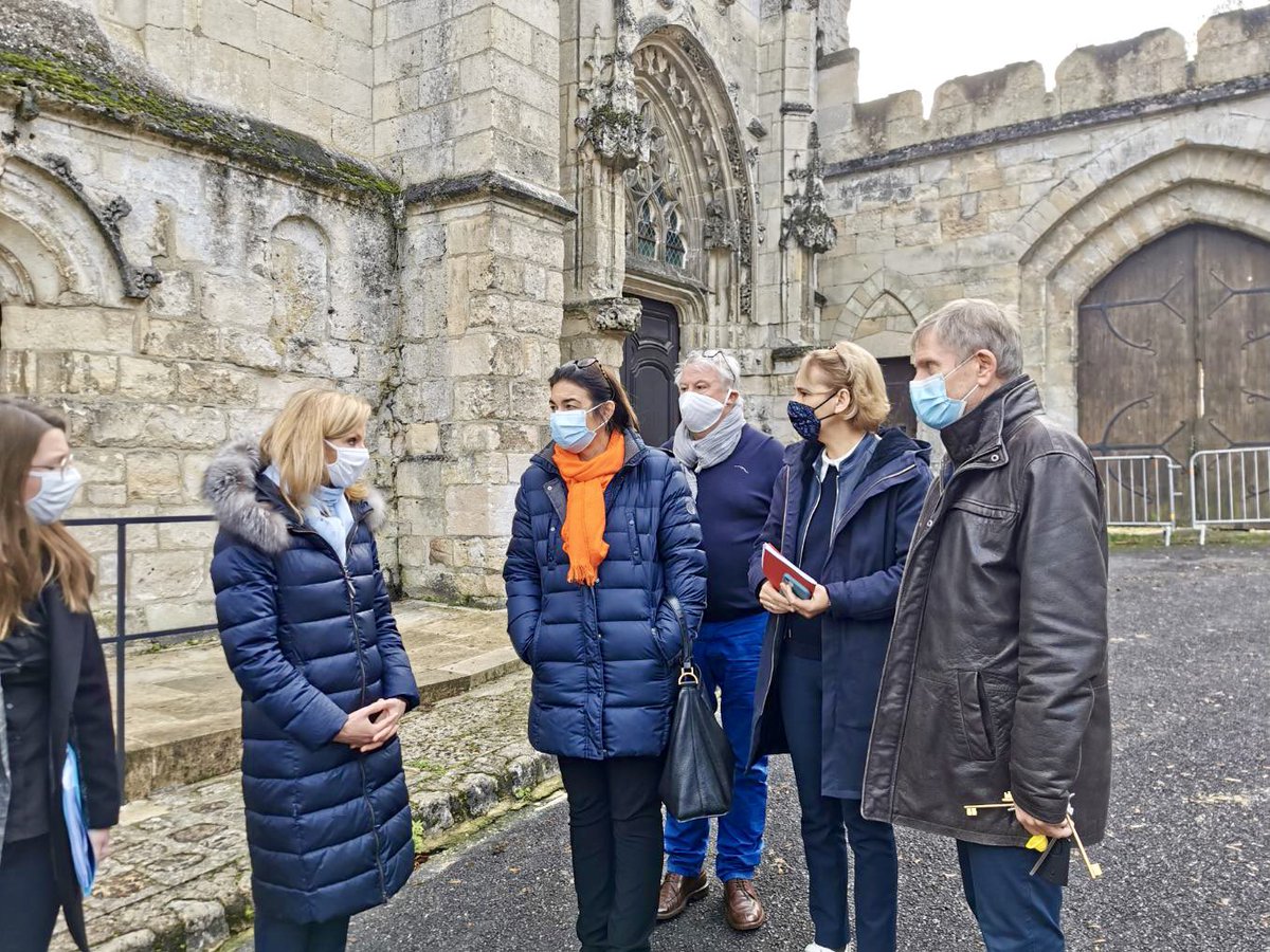 AnPinon's tweet photo. Tourisme, patrimoine, mobilité autant de sujets évoqués avec Florence Demouy maire de Pierrefonds et ma collègue @ASBFontaine . Heureuse de retrouver Xavier Bailly pour partager le temps d’une visite du château, sa passion pour le patrimoine de notre région des @hautsdefrance . https://t.co/hrhIENHfEO