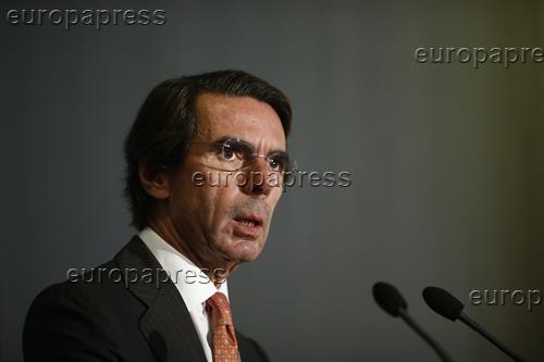 ErnestoEkaizer's tweet image. #Callar "¿Por qué no te callas?" le gritó el Rey a Chávez (2007). Aznar (25/11) llama a "no callarse". Y F. González dice que a él "nadie le manda callar", ataca pacto Bildu y pide "proyecto a medio y largo plazo, más allá de presupuestos de 2021»
 ¿Tanto follón para esto?