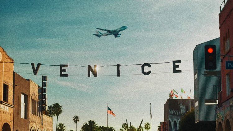 castlesliv's tweet image. 𝐒𝐨𝐦𝐞𝐭𝐡𝐢𝐧𝐠 𝐏𝐮𝐥𝐥𝐬 𝐓𝐨 𝐘𝐨𝐮 𝐈𝐈 • Au Juke

• Aonde Julie e Luke mantém seus corações presos um ao outro a espera do dia que poderão assumir isso novamente.