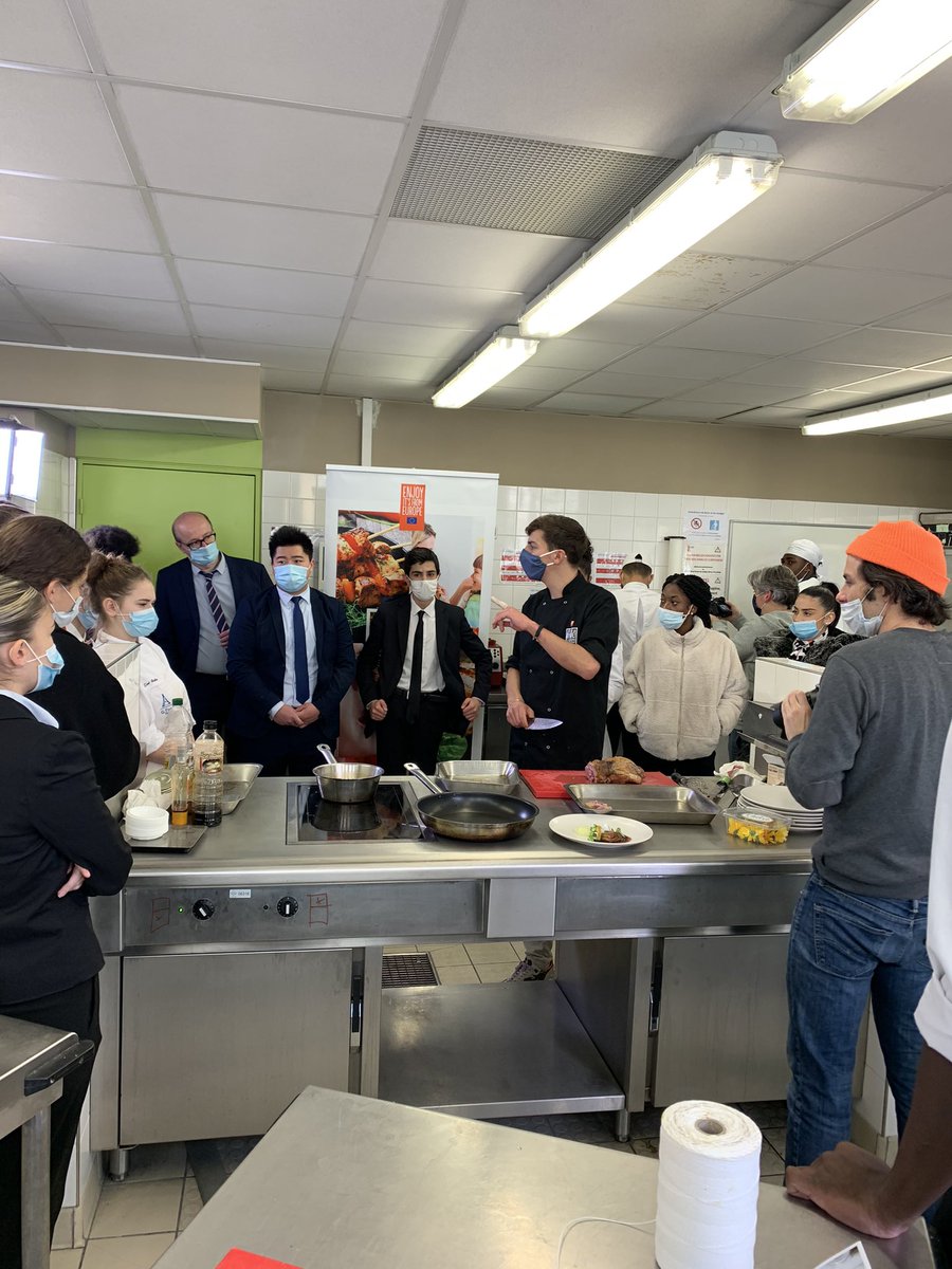 LA SEMAINE DU GOUT® (@semainedugout) on Twitter photo #Chefsdedemain Atelier C'est de la dinde ! Mallory Gabsi, demi-finaliste TOP CHEF 2020, fait découvrir les qualités culinaires de la volaille européenne Recette exclusive, désossage, cuissons, astuces anti-gaspi...
🙏 
#EnjoyItsFromEurope #EUpoultry #Chefsdedemain Atelier C'est de la dinde ! Mallory Gabsi, demi-finaliste TOP CHEF 2020, fait découvrir les qualités culinaires de la volaille européenne Recette exclusive, désossage, cuissons, astuces anti-gaspi...
🙏 
#EnjoyItsFromEurope #EUpoultry