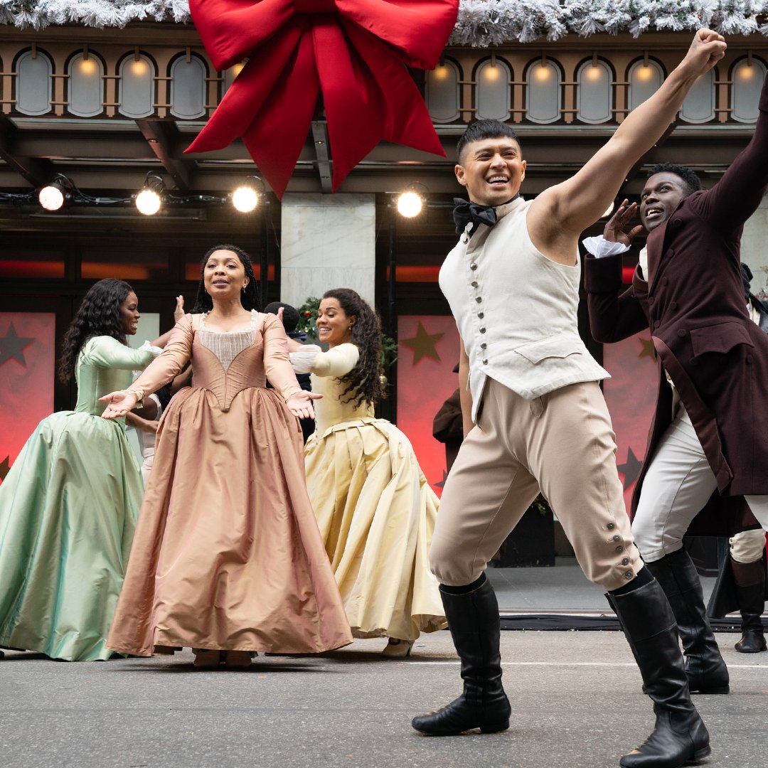 Macys's tweet photo. This @hamiltonmusical performance was something for the history books. #MacysParade https://t.co/lkJdPXGFDC