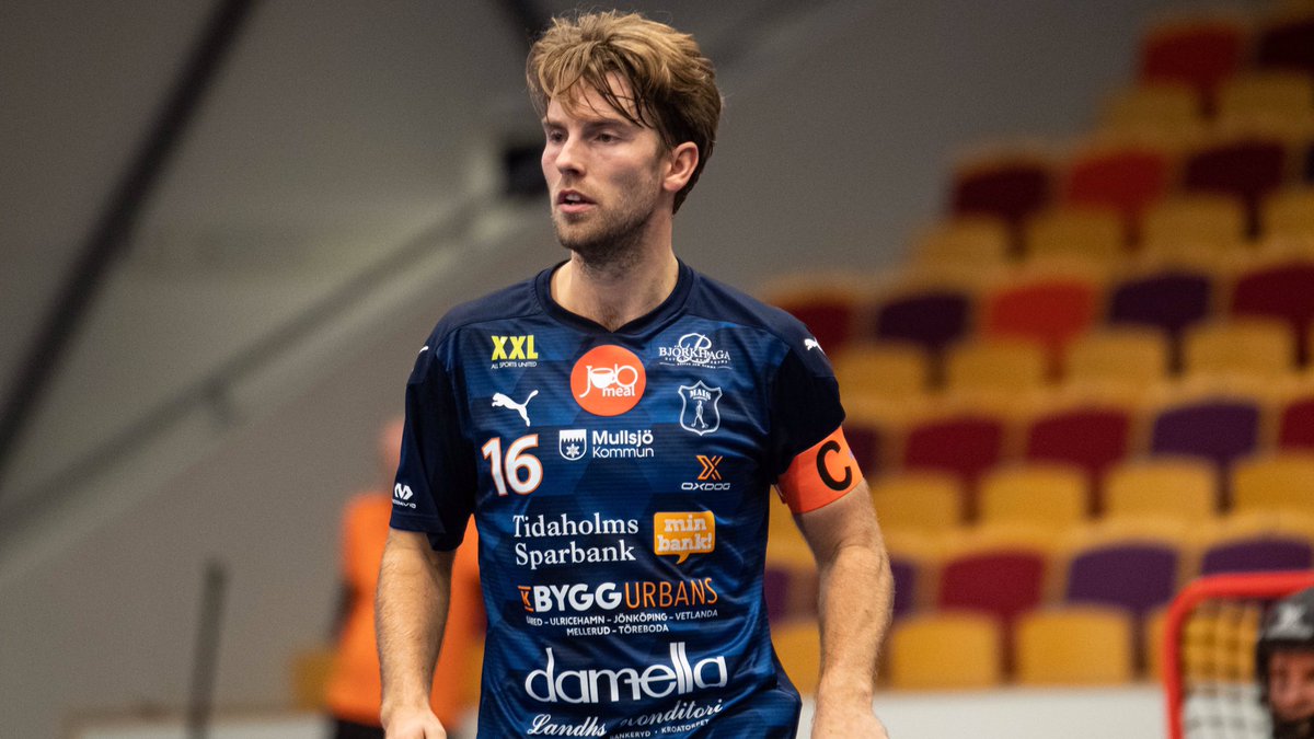 Igår spelade <a href="/HedlundKasper/">Kasper Hedlund</a> med en orange kaptensbindel märkt med <a href="/UNWOMENSweden/">UN Women Sweden</a> 

Detta för att uppmärksamma Orange Day 🟠 En kampanj för att uppmärksamma och stoppa våldet mot kvinnor! 

#orangetheworld #orangekapten #SSLse #mullsjoais