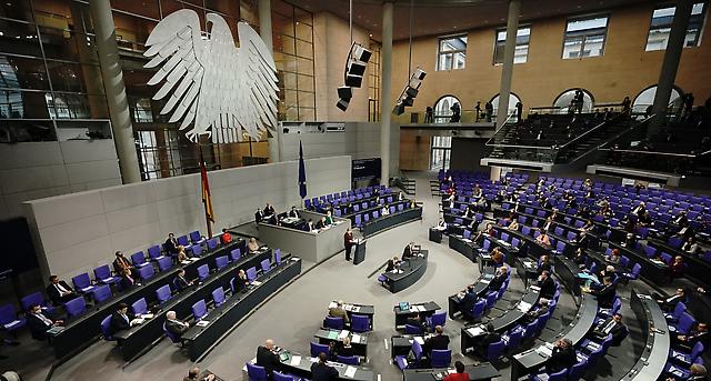 Dt_Aerzteblatt's tweet photo. Koalition stärkt Altenpflege und bewilligt mehr Steuergelder im Gesundheitsfonds: Berlin – Mehr Personal in der Altenpflege, mehr Unterstützung bei Hebammenstellen und neue Finanzregelungen für… https://t.co/rHdtYZGK3s #GPVG #Pflege #Versorgung #Gesundheitsfonds https://t.co/dFCJvVqWLT