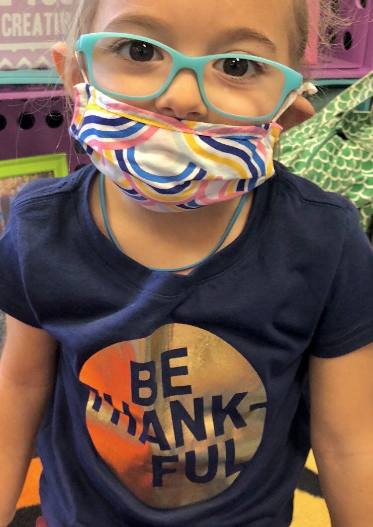 SnazzyTieGuy's tweet photo. HAPPY THANKSGIVING!! 🙂  “For me, every hour is grace. And I feel gratitude in my heart each time I can meet someone and look at his or her smile.” ~ Elie Wiesel https://t.co/5UjaQAC0fm