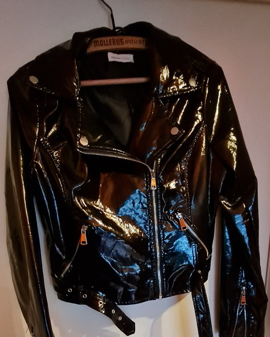 I&acute;m selling a PVC/ Vinyl biker jacket from Urban Bliss in UK size 12 (EU M-L). 30&euro; + shipping from Germany<a href="/tag/apclips"class="tags"><span>#apclips</span></a>