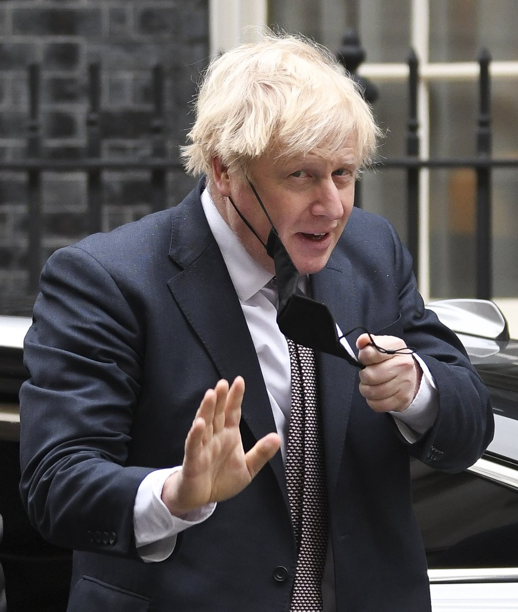 PoliticalPics's tweet photo. The unmasking of Boris Johnson today, who has been self-isolating for the last two weeks with an unexpected message with his fingers !!! https://t.co/rvMGxolHPA