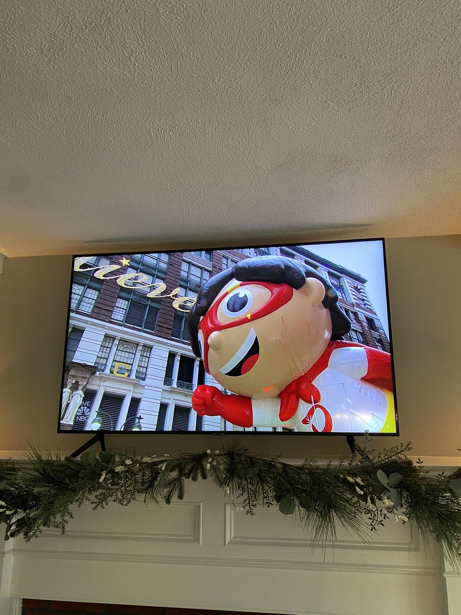 jkarpf's tweet photo. The first #Thanksgiving Day Parade float based on a YouTube Star. #RedTitan #RyansMysteryplayate https://t.co/4BSxL6Y1dw