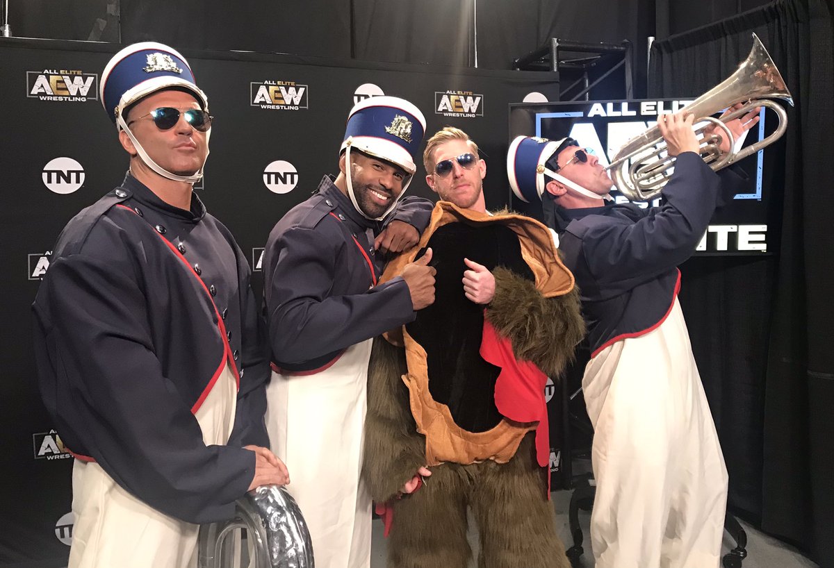 Happy Thanksgiving all. Here is a pic of SCU dressed like a marching band and @orangecassidy dressed as a turkey. Just because. https://t.co/HHOiSWvHGu
