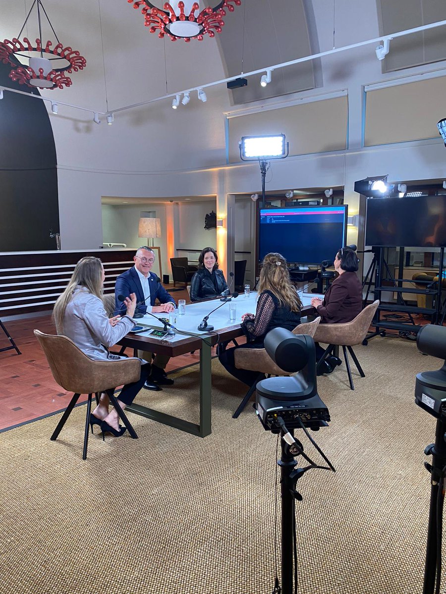 Het Meetings &amp; Conventions team organiseert het Associatie #symposium voor (potentiële) initiatiefnemers van internationale #congressen in Nederland. Het symposium gaat over de omschakeling van live naar hybride/virtuele events. Tot slot is er een interview met @artrooijakkers