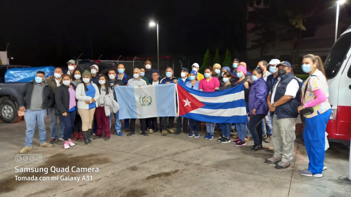 #SolidaridadEntrePueblos 
Salió Brigada Médica de profesionales de la salud cubanos y 7 enfermeras nacionales hacia el departamento de Quiché y luego a Izabal, coordinado con Ministerio de Salud de Guatemala, a brindar asistencia en las zonas más afectadas por las inundaciones.