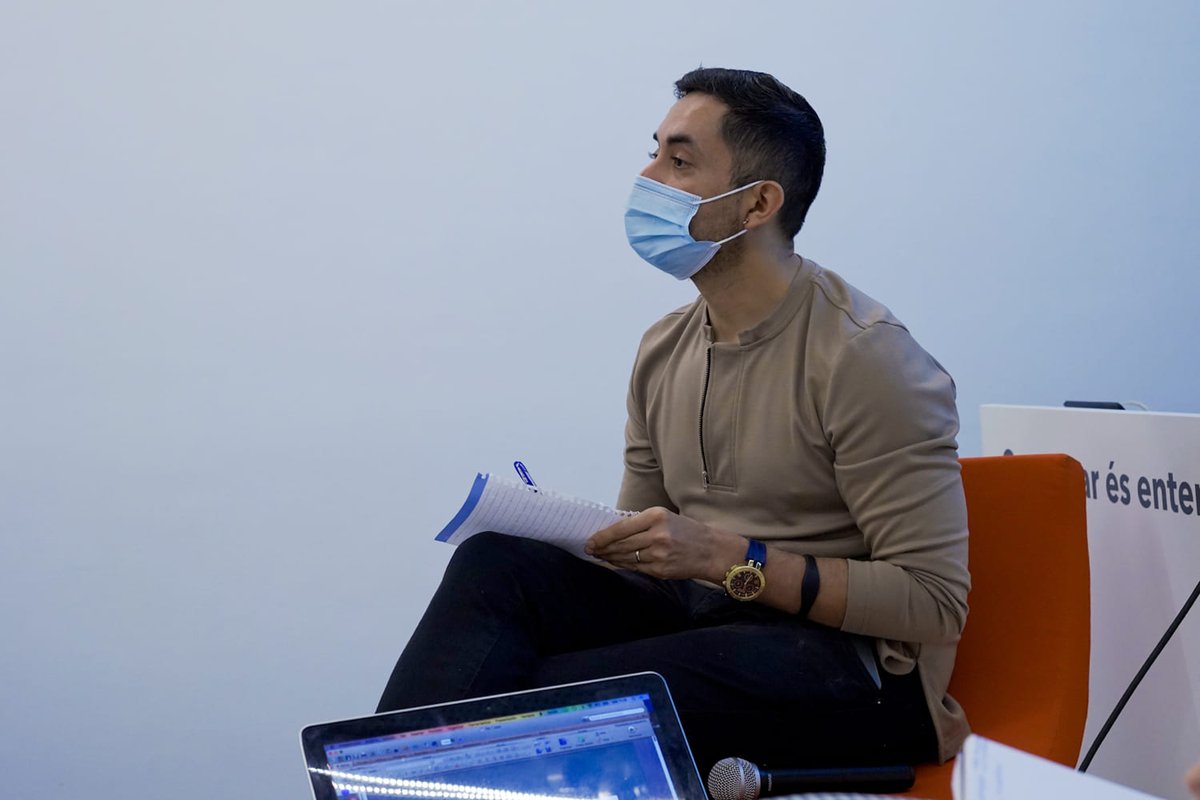 📝 En los talleres de #EnPalabras, <a href="/diegofalconitra/">diego falconi travez</a> nos propuso un reto: ¿Qué pasaría si giramos la mirada y somos lxs “migrantes”, quienes observamos al “otro” europeo? El resultado fueron textos en los que intentamos desmontar el discurso colonial ⬇️

enpalabrasbcn.com/autoetnografia…