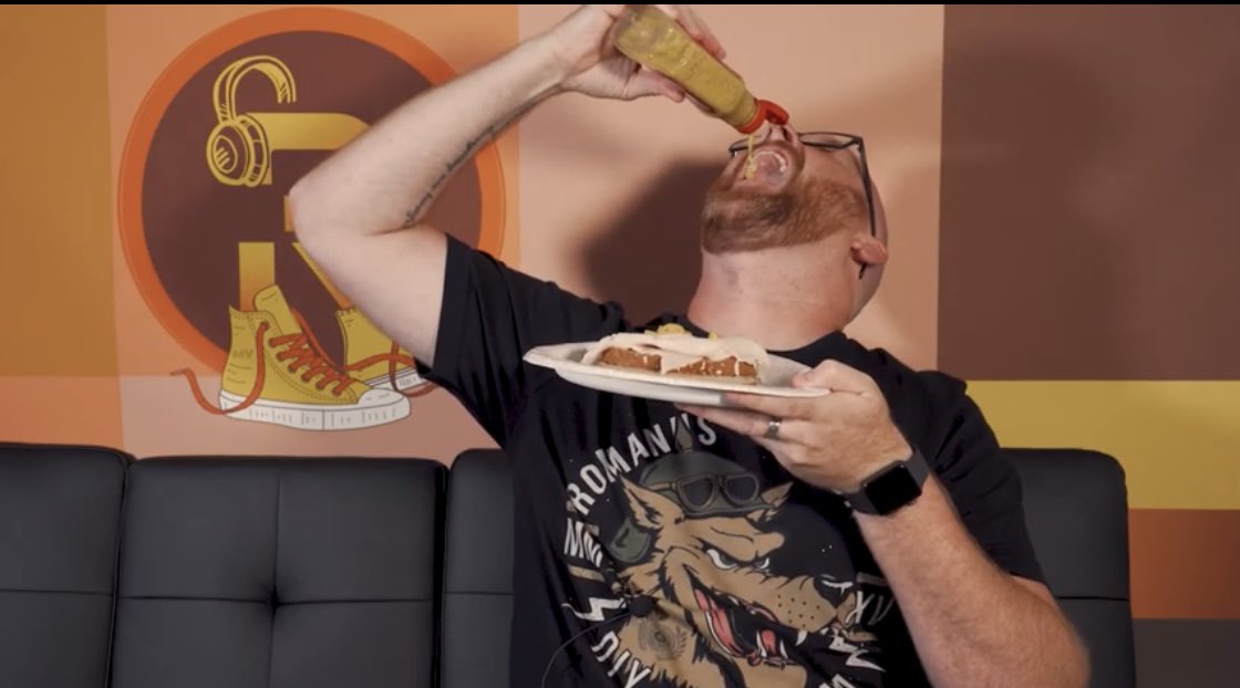 mvrshow's tweet photo. Happy Thanksgiving! We are thankful to everyone that joined us for Season 1 & suffered through our ridiculous shows. You’re the real hero’s. We are very thankful for to all the artists & local businesses that allowed us to support them this year.
#musicvideorevival #gimmiemymvr https://t.co/pzDzEhwqrO