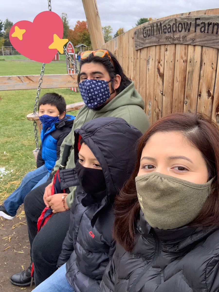 nativebeau2's tweet image. Happy thanksgiving from my family to yours! #VerizonLive#macysparade