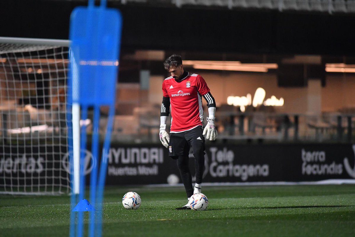 COMBATO Y ME LEVANTO