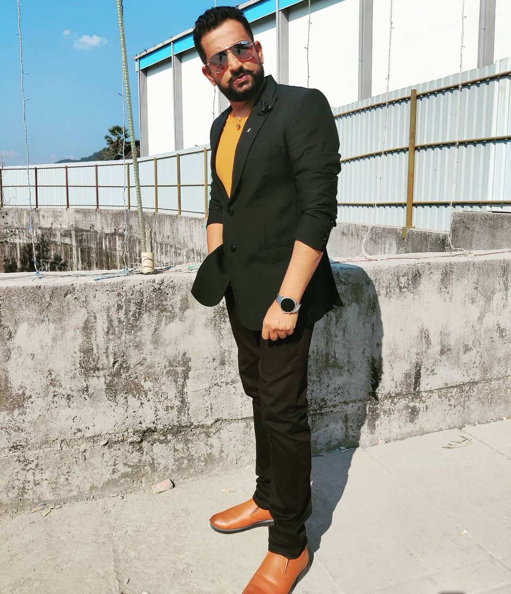 MGMEntmt1's tweet photo. अभिनेते प्रसाद ओक यांचा 
लयभारी रावडी लूक..😎💥🤘
@prasadoak17

#PrasadOak #ActorPrasadOak #RowdyLook #MarathiActor #MarathiSuperstar #Superhit #MarathiSuperhitStar #Style #MaharashtrachiHasyaJatra #SonyMarathi #ZeeMarathi  #HandsomeBoy #HandsomeActor  
#MGMEntertainment #MGM https://t.co/QAEtdsKccZ