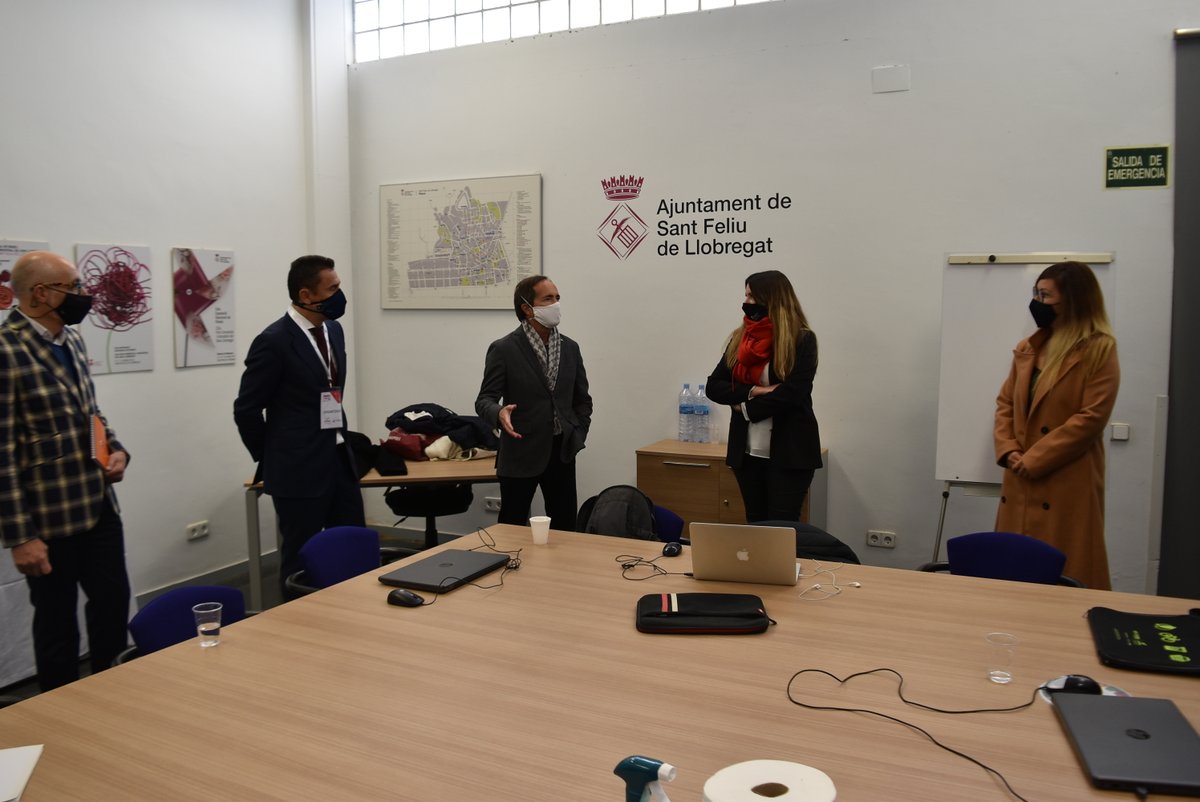 ajsantfeliu's tweet photo. 😷 @pimec, amb la col·laboració de l'Ajuntament, ha posat en marxa la iniciativa PIMEC Covid Free, desenvolupada avui a l'aparcament del Centre de Serveis El Pla de #SantFeliu.

➡️https://t.co/LSwZlKkBjP

#SantFeliuCovid19 #CuidemSantFeliu https://t.co/cYI2GIkt6H