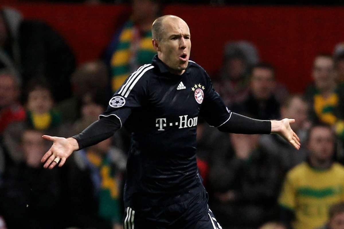 For his accolades, Robben managed to win the domestic double as well as powering his team to a UCL final (scored in EVERY KNOCKOUT GAME bar the final where a Ribery absence hurt against a well drilled Inter side under Mourinho). He also managed to win the German POTY 2010.