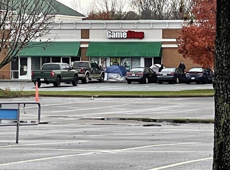 TeamFaceJayVA's tweet photo. @linuswilson Va is sold out at GameStop !!!! https://t.co/sYDrgskYlm
